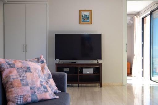 Lavish & Spacious Apt With Stunning Seaview, 10 Min Ath Airport 阿特米达 外观 照片
